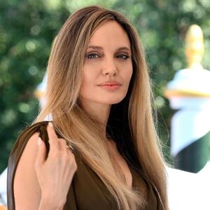 Stavite bronzer na ovu tačku i delovaće kao fejslifting! Šminkerski trik za zategnutiji izgled lica koji uvek deluje