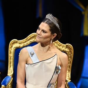 U majčinoj haljini staroj 31 godinu oduzela dah Evropi: Ovo je najlepše izdanje buduće kraljice i "srpske kume" do sad