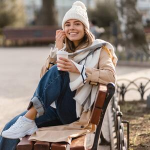 Svakom autfitu za sekund daje injekciju stila! Detalj koji nose sve dobro obučene žene ove zime ne mora da košta mnogo