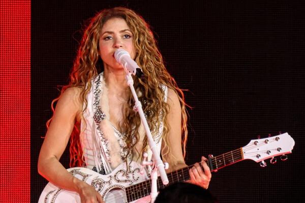 Najslađi neočekivani gosti na bini oduševili publiku: Šakira sa sinovima modno usklađena na koncertu u Buenos Airesu