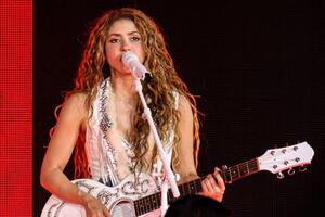 Najslađi neočekivani gosti na bini oduševili publiku: Šakira sa sinovima modno usklađena na koncertu u Buenos Airesu