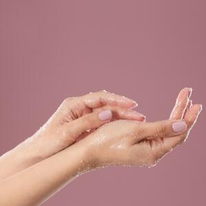 Ruke su vam ispucale i suve, a krema ne pomaže? Evo kako brzo i jednostavno možete da napravite piling kod kuće