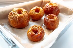 Da li jabuka može da se peče u mikrotalasnoj i kako? 3 koraka do najukusnije poslastice za samo 5 minuta