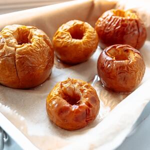 Da li jabuka može da se peče u mikrotalasnoj i kako? 3 koraka do najukusnije poslastice za samo 5 minuta