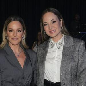 Ova boja je hit jeseni i zime: Jelena Tomašević i Tijana Bogićević u izdanjima savršenim za hladnu zimsku noć u Beogradu