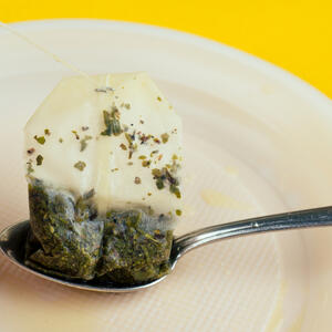 Kako kesice čaja mogu da vam uštede mesečno 2.000 dinara? Zameniće skupe odmašćivače, hemikalije i osveživače prostora