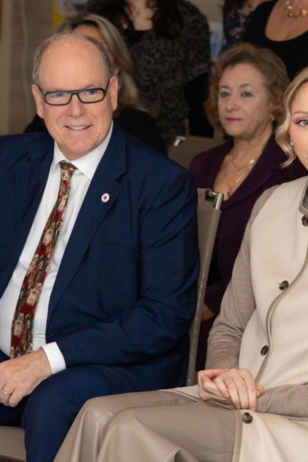 Rešila je da bude bolja od Kejt Midlton: Monaška princeza ponela haljinu koja je SAN SNOVA i Albert ne skida ruke s nje