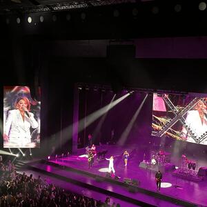 ATMOSFERA NA VRHUNCU! Neda Ukraden celu salu podigla na noge