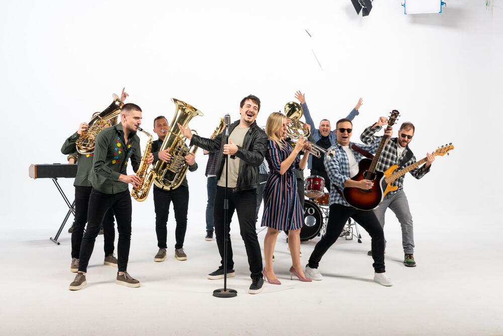 ORKESTAR DANIJELA  LJUBAV JE PONOVO U MODI 