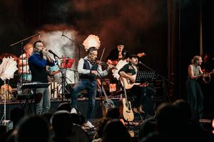 Legendarni bend objavio je spot snimljen na koncertu Neuštekanih u mts Dvorani