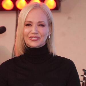 Kad nemate ideju iskopiraje njen autfit: Savršen praznični stajling Jelene Rozge koji sužava liniju i vaja žensko telo