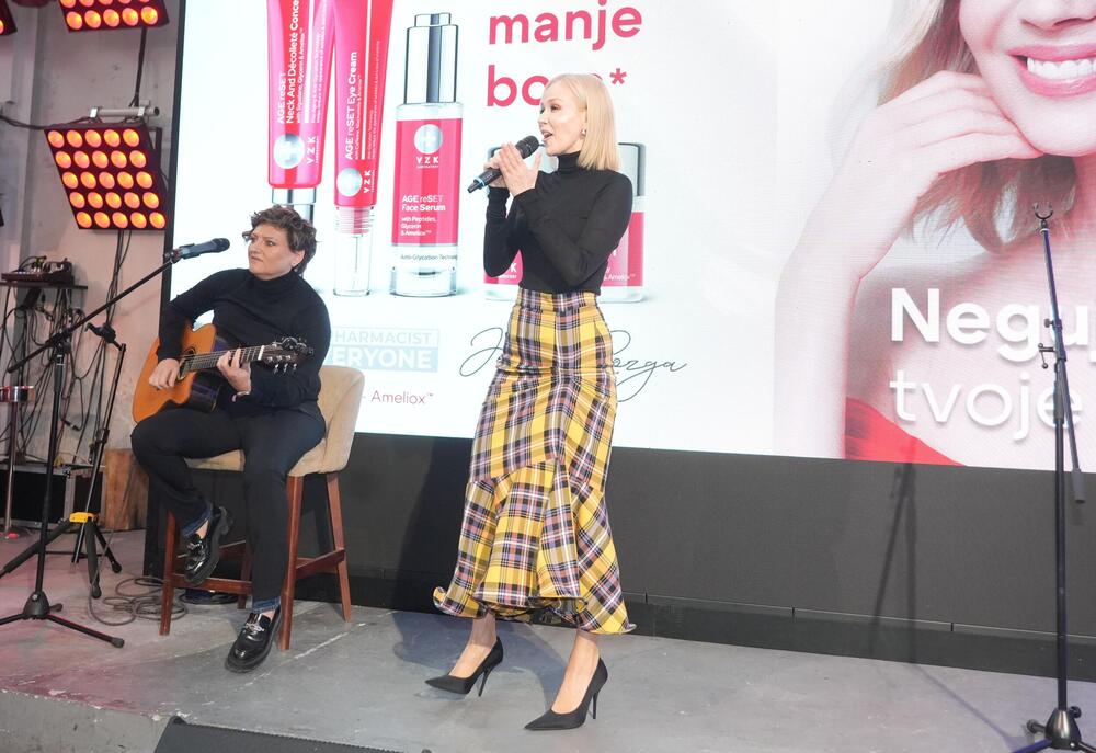 <p>Crna rolka je uvek dobar izbor ako želite dozu elegancije, a karirano - e sad je prilika da ga nosite bez ikakve dileme, ovaj dezen apsolutni hit tokom praznične sezone</p>