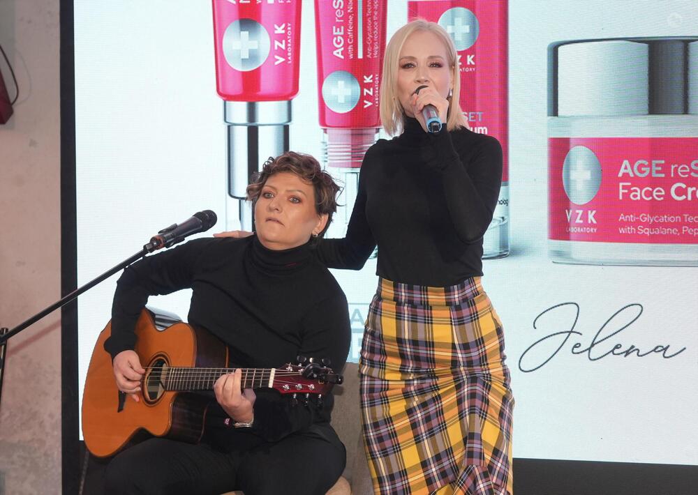 <p>Crna rolka je uvek dobar izbor ako želite dozu elegancije, a karirano - e sad je prilika da ga nosite bez ikakve dileme, ovaj dezen apsolutni hit tokom praznične sezone</p>