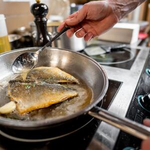 Kako ispržiti u kući ribu, a da se ne oseća miris? Super cake koje ćete odmah isprobati i zauvek praktikovati