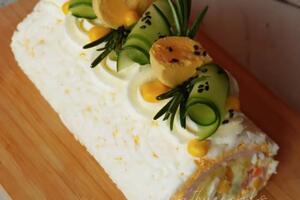 Svečana salata u obliku rolata: Recept za predjelo za koje će se svi grabiti i nestaće za tili čas do poslednjeg komada