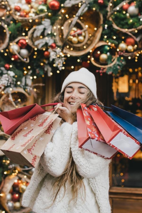 Kako se finansijski spremiti za sezonu praznika? 3 saveta uz koje Novu godinu i Božić nećete dočekati u debelom minusu