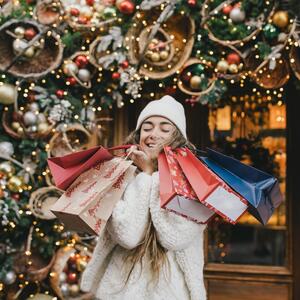 Kako se finansijski spremiti za sezonu praznika? 3 saveta uz koje Novu godinu i Božić nećete dočekati u debelom minusu