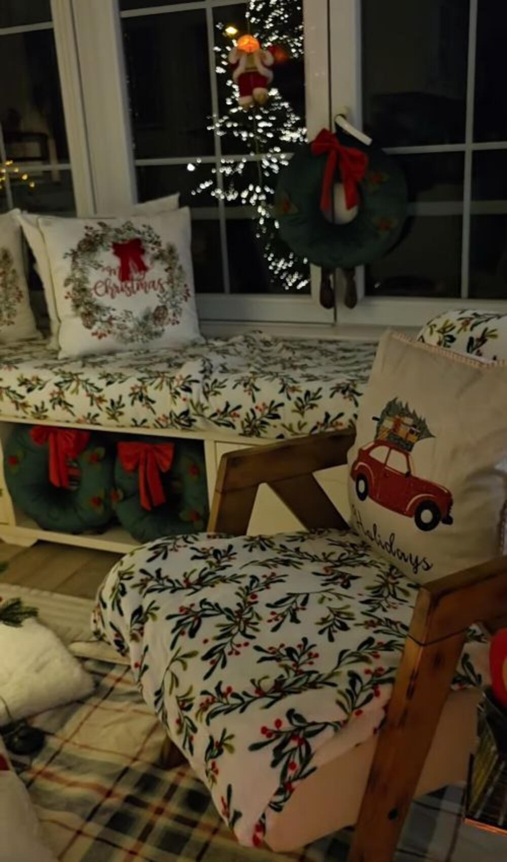 <p>Praznična idila je počela, a glumica nije odolela, a da ne podeli prizore iz svog doma sa pratiocima&nbsp;</p>