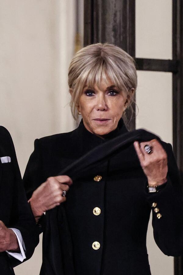 Brižit Makron se "poluizvinila" posle incidenta: 343 žene podnele žalbu protiv prve dame, a oglasile se i slavne glumice