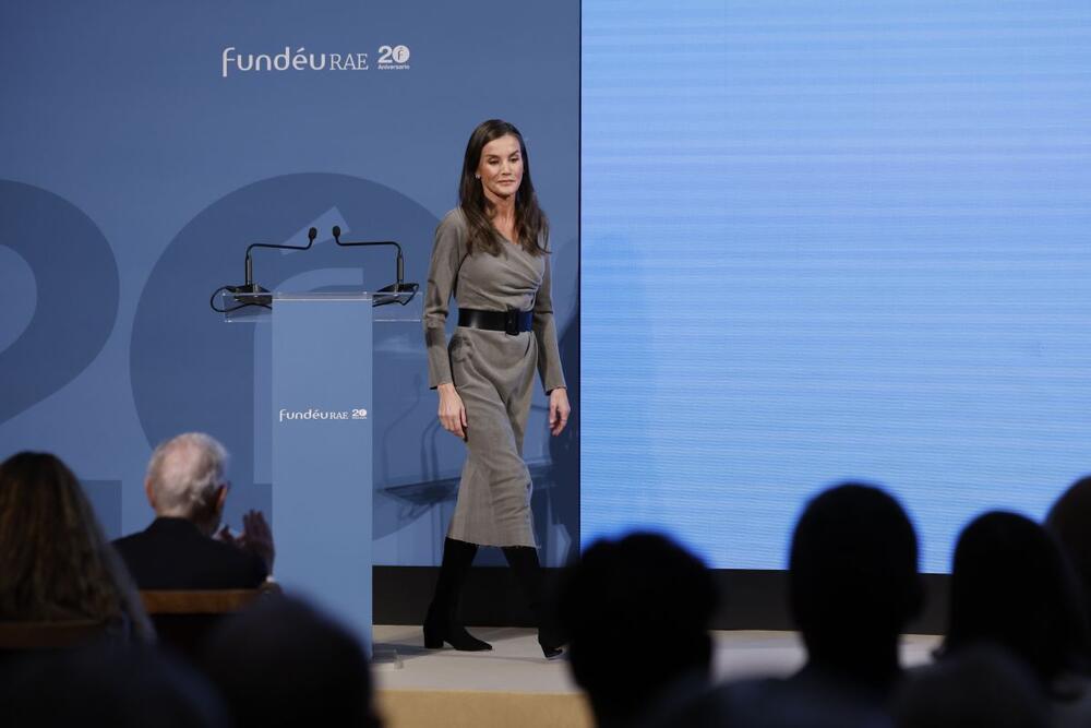 Siva Cortana haljina na preklop kraljice Leticije od Španije