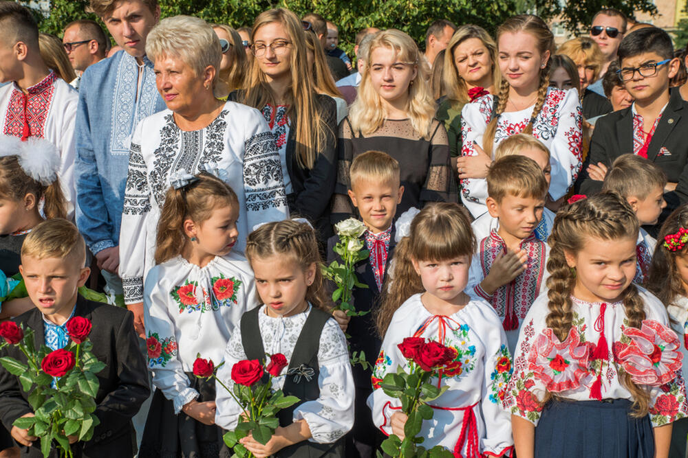 DETINJCI SU DAN KAD DECA DARUJU SVOJE RODITELJE
