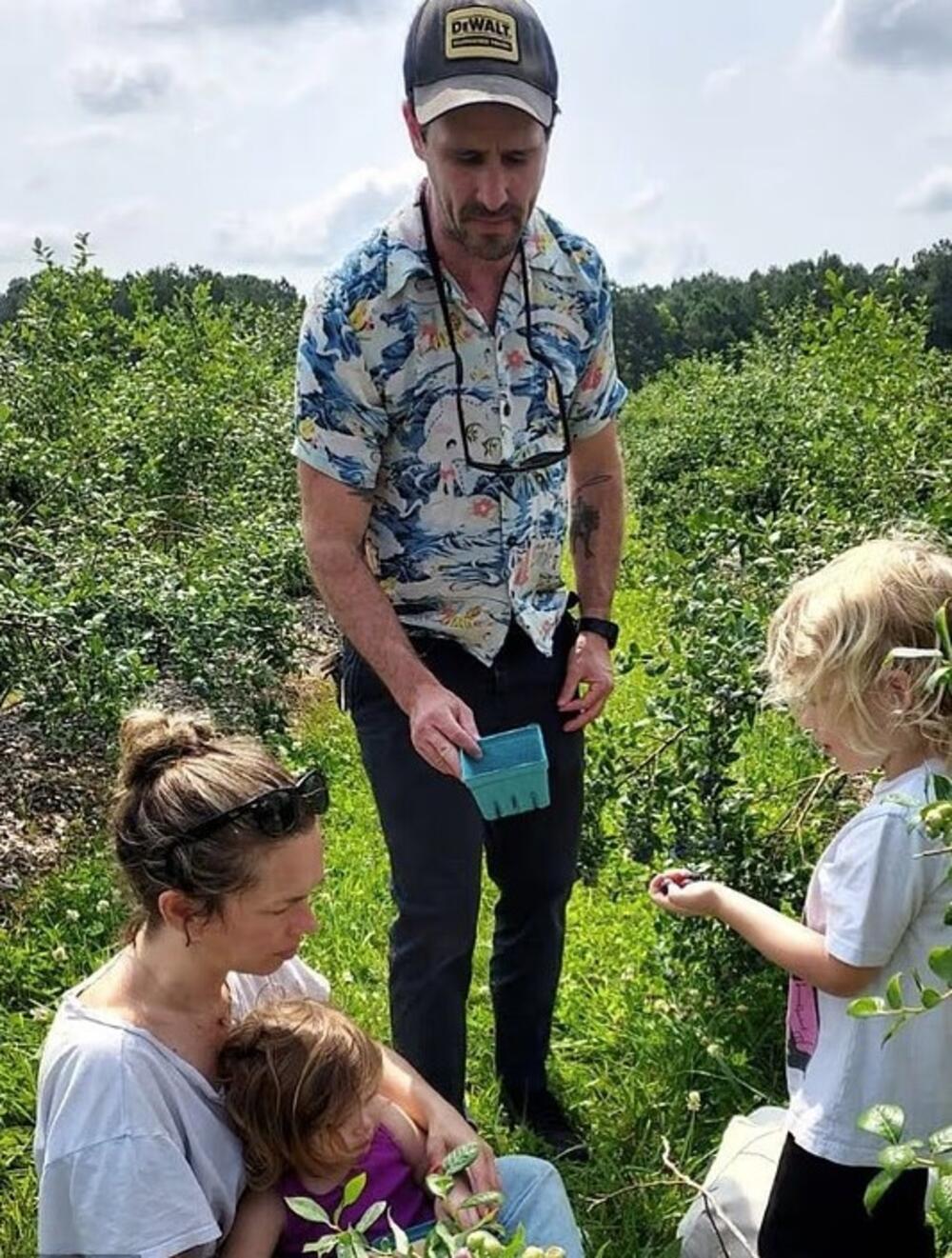 Džejms Renson s porodicom