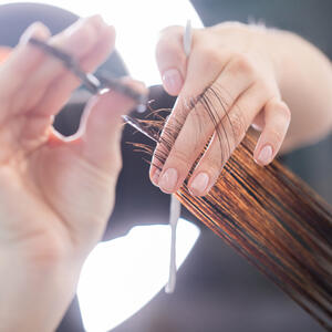 Za one koji žele drastičnu promenu, a ne šiša im se na kratko: Ova frizura će biti trend 2026. i teško joj je odoleti