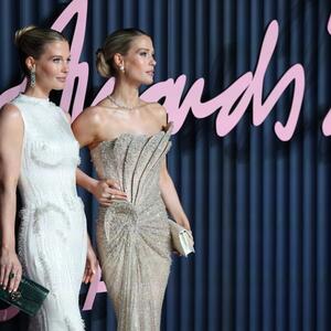 Prve fotografije sa tajne zabave: Rođaka princeze Dajane zablistala u ultrakratkoj beloj venčanici