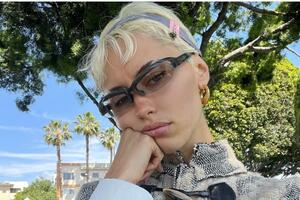 Ako imate ovaj detalj na jakni, bićete najbolje obučeni uvek & svugde! Gurali su druge trendove, a on je sve "počistio"