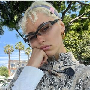 Ako imate ovaj detalj na jakni, bićete najbolje obučeni uvek & svugde! Gurali su druge trendove, a on je sve "počistio"