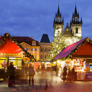 Od paučine na jelci do spaljivanja smeća: Najneobičniji božićni običaji širom sveta