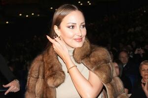 Savršena ravnoteža nijansi & jedna zaista posebna torba: Šik izdanje Aleksandre Prijović pred kojim je Beograd uzdahnuo