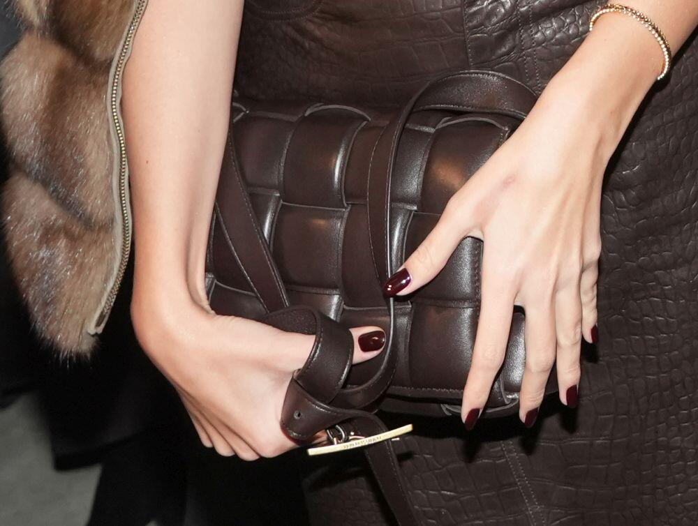 Aleksandra Prijović je na koncertu Emine Jahović nosila torbu Cassette modne kuće Bottega Veneta