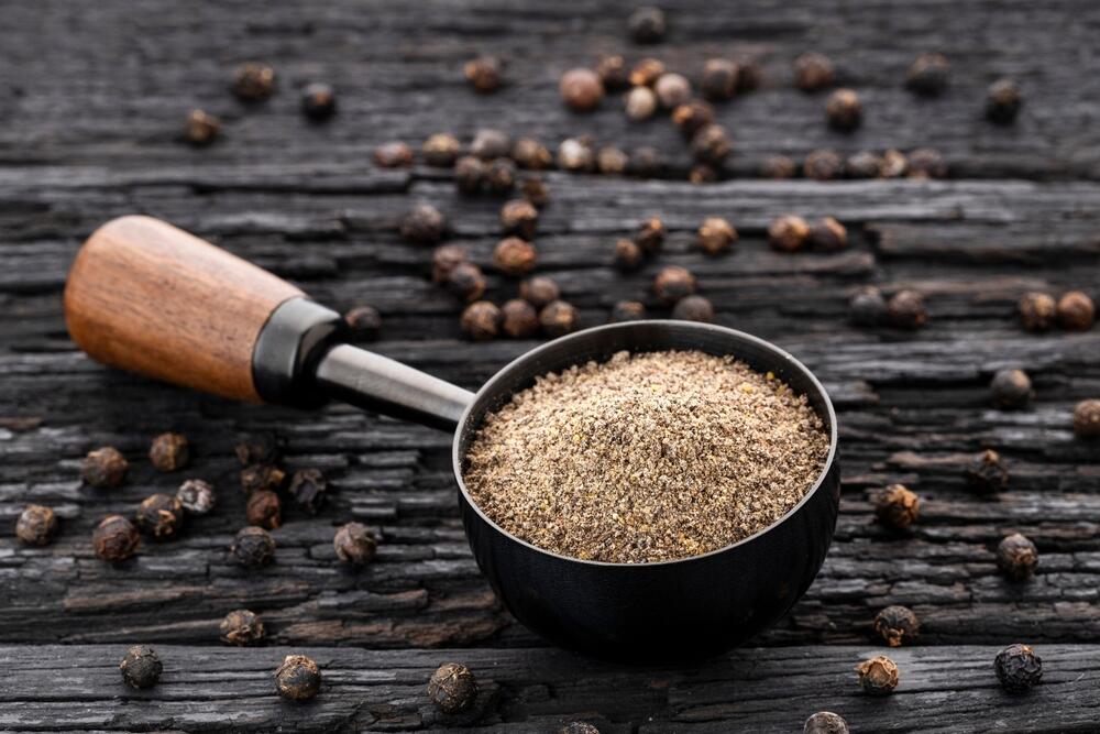 Mleveni crni biber u merici