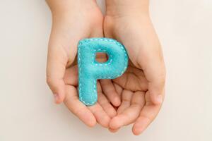 Kako pomoći detetu da nauči da izgovara glas R? Logoped za Glossy otkriva najbolje vežbe i najčešće greške roditelja