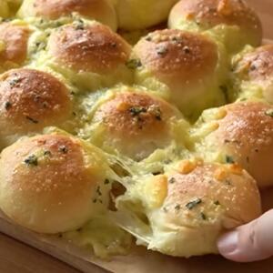 Mekane kao pamuk, najukusnije koje ste probali! Pogačice s belim lukom i peršunom prave se očas posla i lepše ne postoje