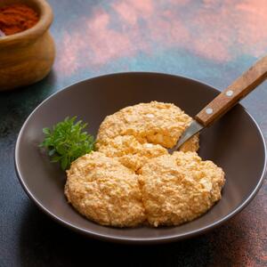 Mnogi je potcenjuju, a odlično se slaže uz meso sa roštilja: Recept za najkremastiju urnebes salatu koju ste probali