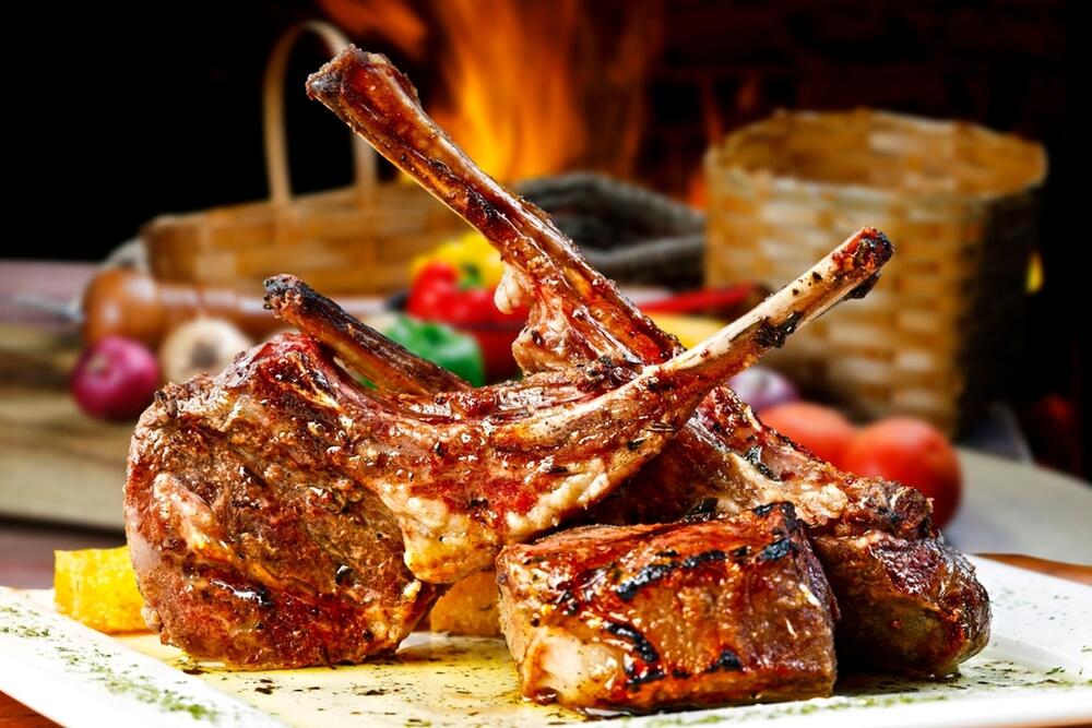 JAGNJEĆI KOTLETI IZ RERNE PRSTE DA POLIŽEŠ 