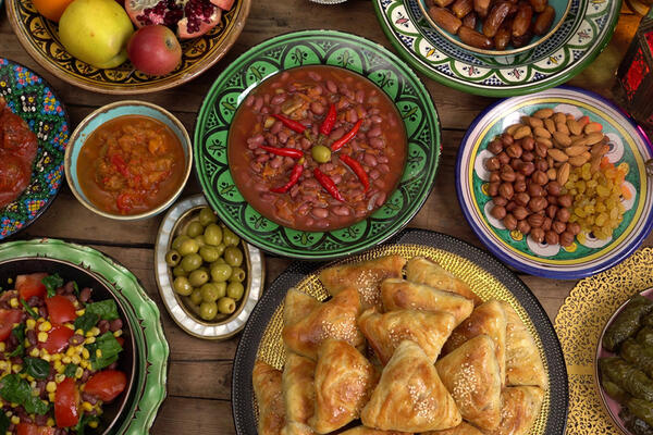 Predlog NAJLEPŠEG JELOVNIKA za Uskrs: Od najlepše čorbe, preko jagnjetine koja se lepi za prste do Huanita torte