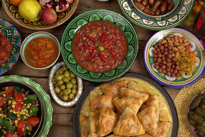 Predlog NAJLEPŠEG JELOVNIKA za Uskrs: Od najlepše čorbe, preko jagnjetine koja se lepi za prste do Huanita torte