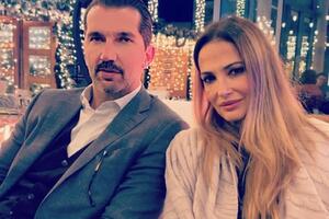 Raskošna i moderna jelka stigla je iz najlepšeg sna: Novogodišnja bajka u domu Peđe Stojakovića i Kamile osvaja na prvu