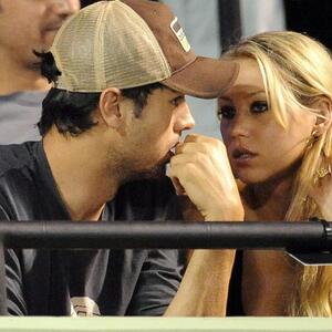 Sve četvoro dece Ane Kurnjikove i Enrikea Iglesijasa na okupu: Slavna Ruskinja predivnom fotografijom raznežila fanove