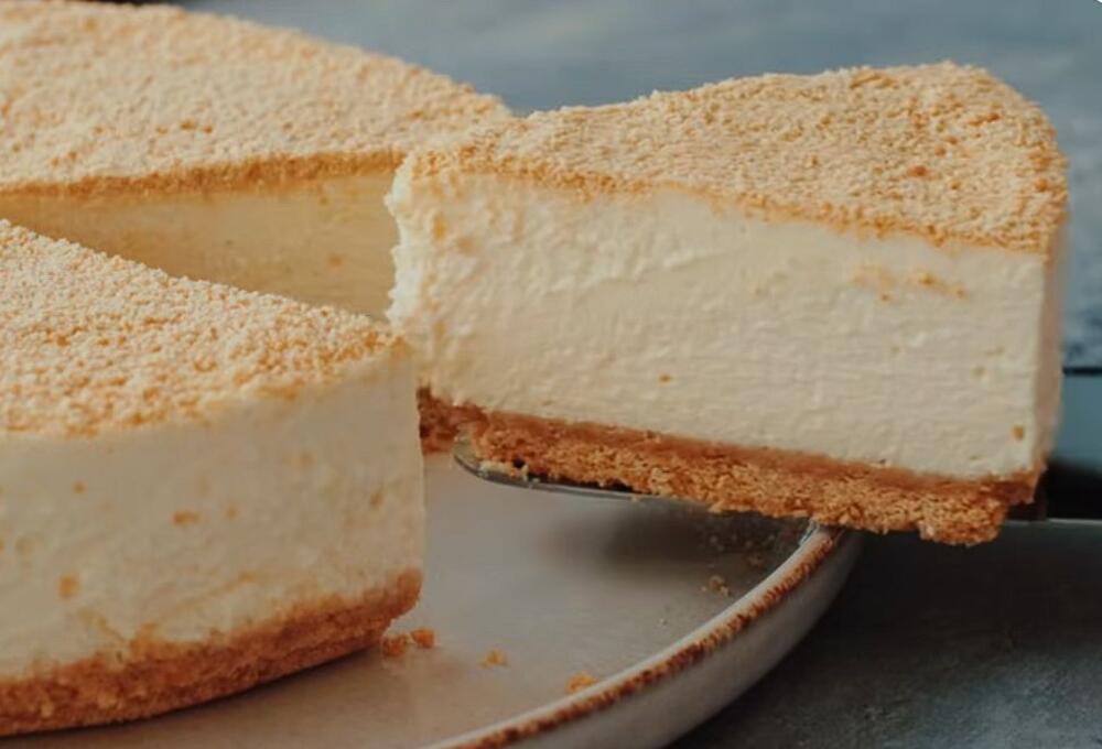 Lagani domaći čizkejk od bele čokolade