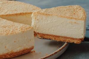 Superkremasti ČIZKEJK gotov za 15 minuta: Bez jaja, želatina, ulja i pečenja, a savršen za Novu godinu i Božić