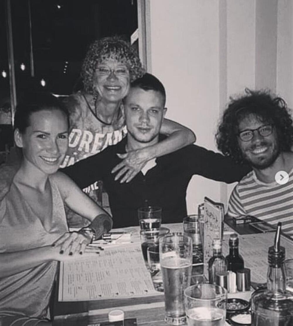 Relja Popović s majkom Zojom, bratom Mišom i suprugom Nikolijom