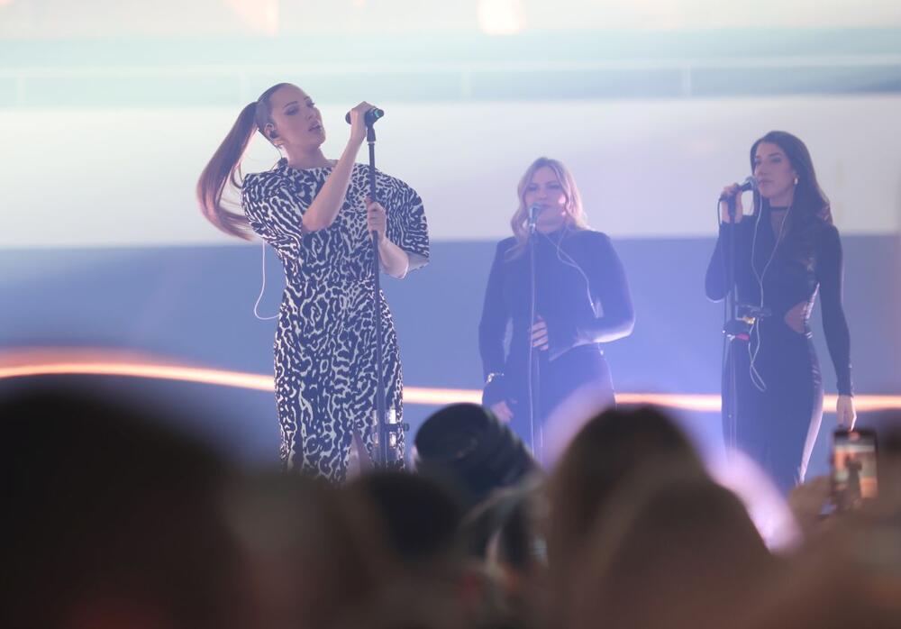 Aleksandra Prijović u Schiaparelli haljini u Zagrebu