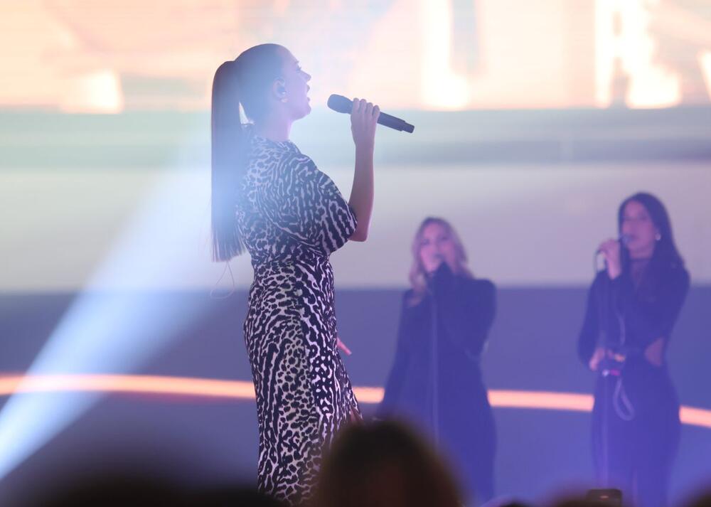 Aleksandra Prijović u Schiaparelli haljini u Zagrebu