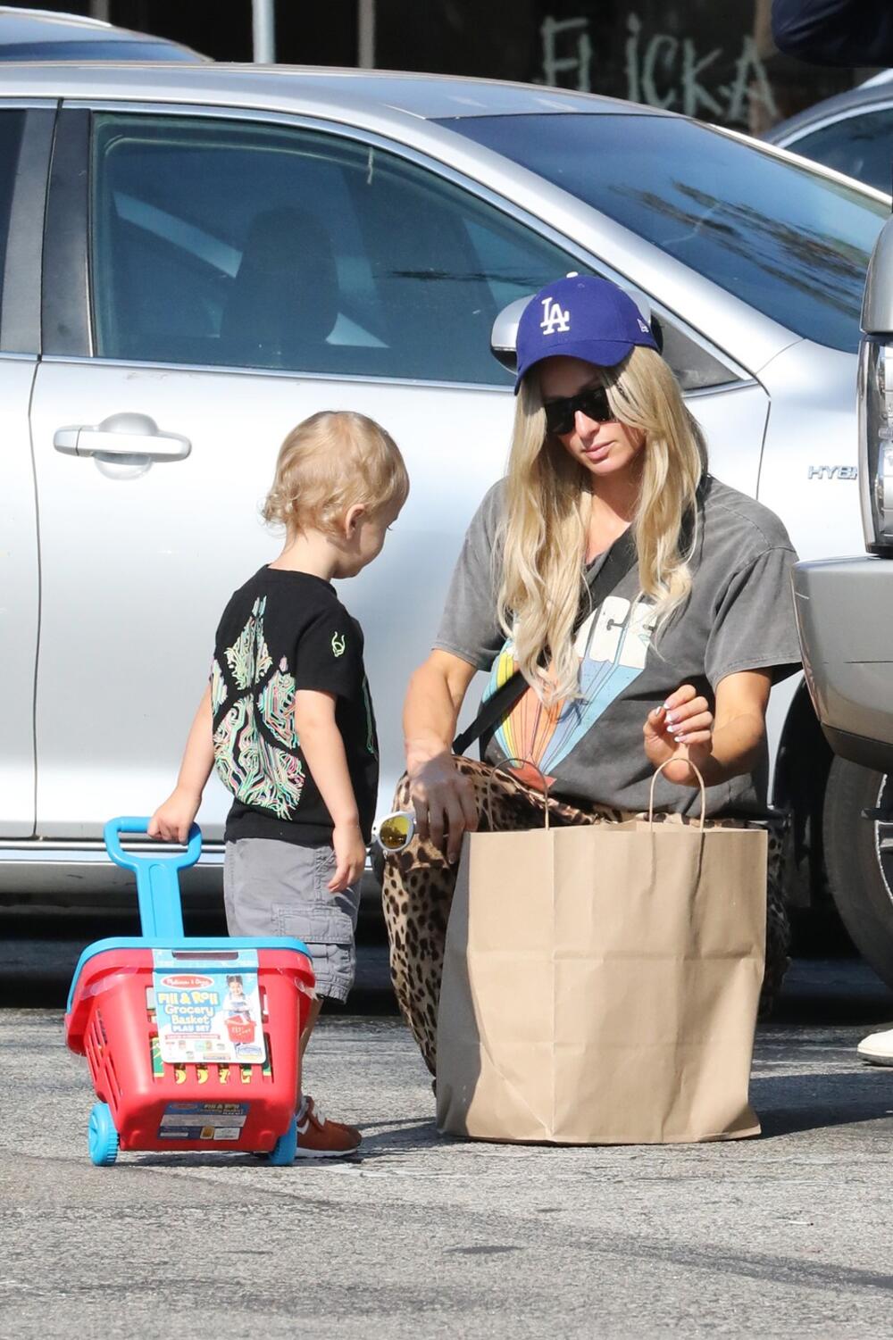 Paris Hilton sa sinom Feniksom