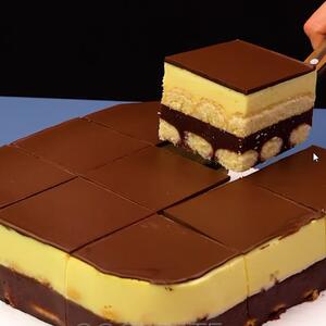 Torta sa piškotama koja se topi u ustima: Kremasti spoj keksa, pudinga, voća i čokolade za savršen dezert (RECEPT)