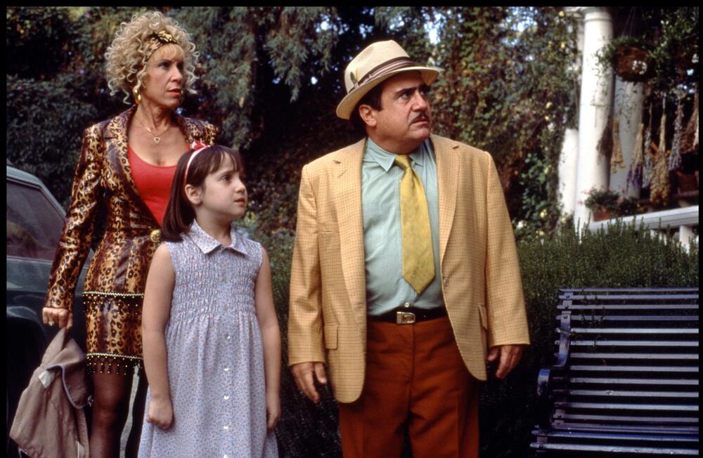 Deni Devito, Mara Vilson i Rija Perlman u filmu 'Matilda'